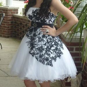 BLACK AND WHITE LACE DRESS - In Phase Fashions